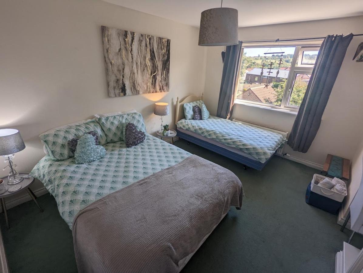 Fieldside View Sleeps 7 Village Near Whitby Sleights Bagian luar foto